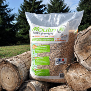 Sac de 15kg de granulés de bois Moulin Bois Énergie et bûches de bois brut